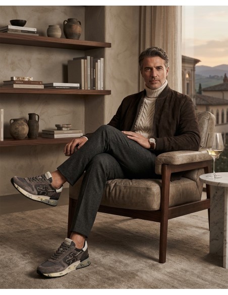 Premiata Mick 8133 en ego madrid vista puestas en un hombre con las piernas cruzadas