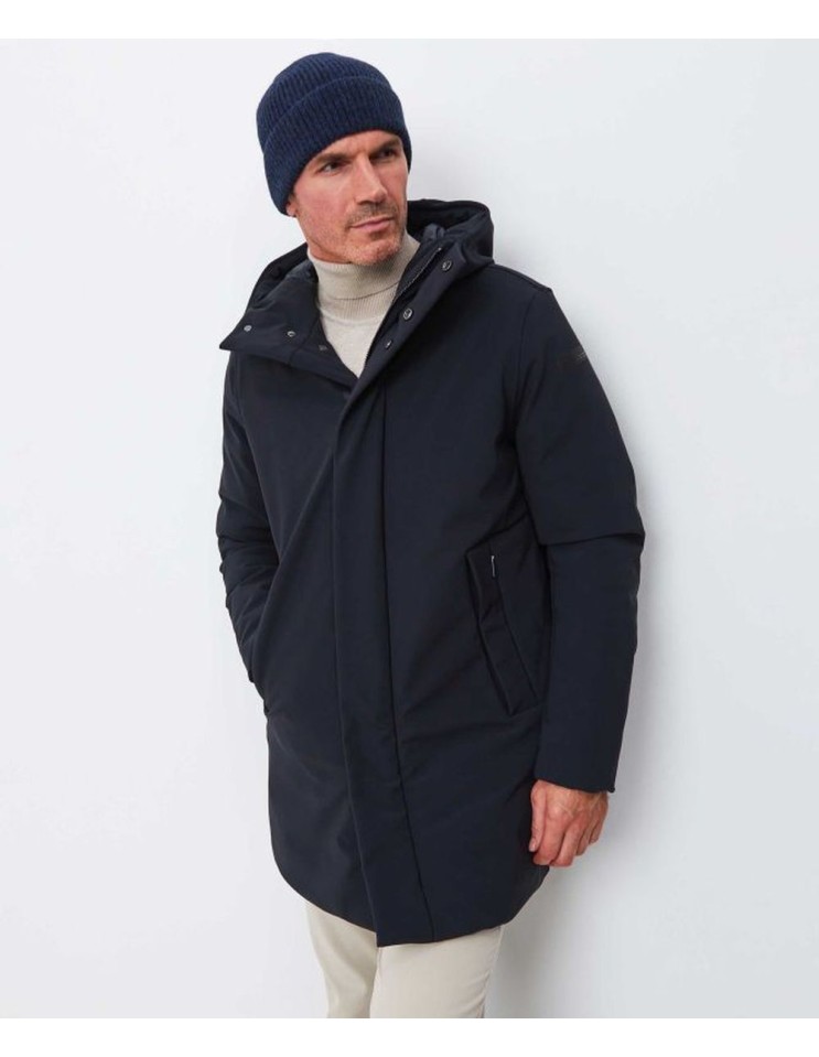RRD Winter Eskimo parka hombre Azul Marino con Plumón de Pato 90/10 y Tejido SURFLEX®  puesta en un hombre vista frontal