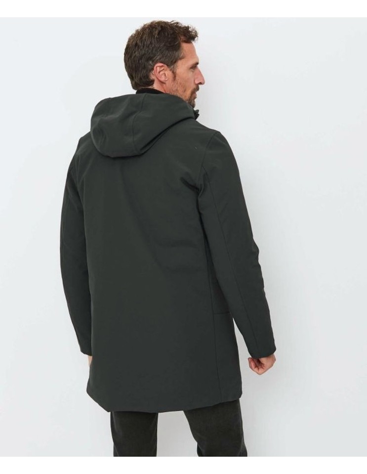 RRD Winter Eskimo parka hombre verde con Plumón de Pato 90/10 y Tejido SURFLEX® puesta en un hombre vista espalda