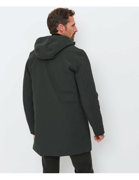 RRD Winter Eskimo parka hombre verde con Plumón de Pato 90/10 y Tejido SURFLEX® puesta en un hombre vista espalda