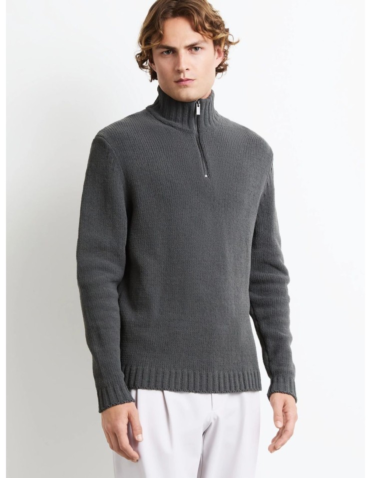 Jersey Cinematt RRD gris con media cremallera, vista frontal en maniqui