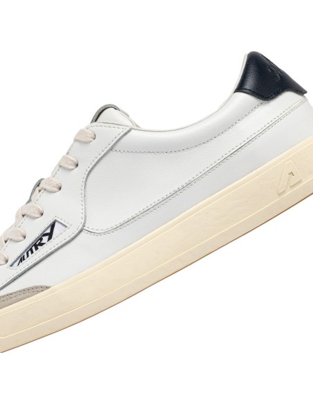 Autry sneakers hombre Windscape blanca talonera azul oscuro detalle