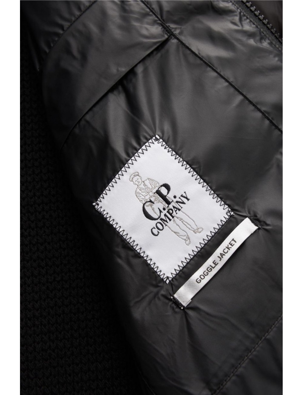 C.P. Company Merino Wool Padded Hybrid Hood Jacket negro con gafas detalle bolsillo interior