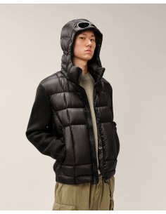 C.P. Company Merino Wool Padded Hybrid Hood Jacket negro con gafas vista frontal 2