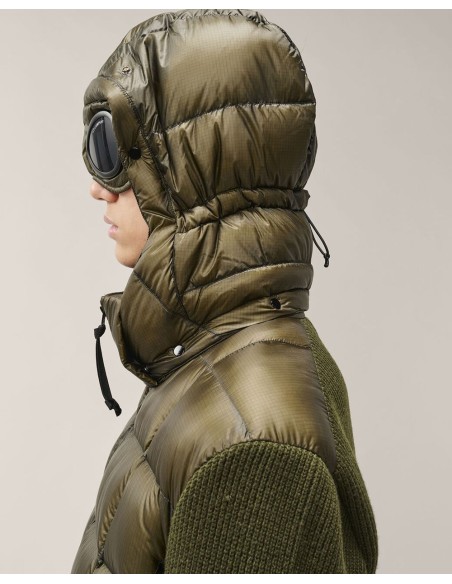 C.P. Company Chaqueta híbrida acolchada con capucha desmontable lana merino verde con gafas detalle capucha desmontable