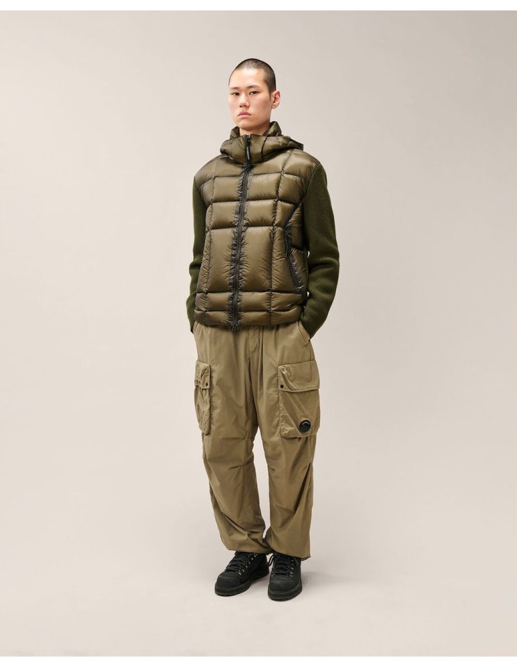 C.P. Company Chaqueta híbrida acolchada con capucha desmontable lana merino verde con gafas en maniuei de lejos