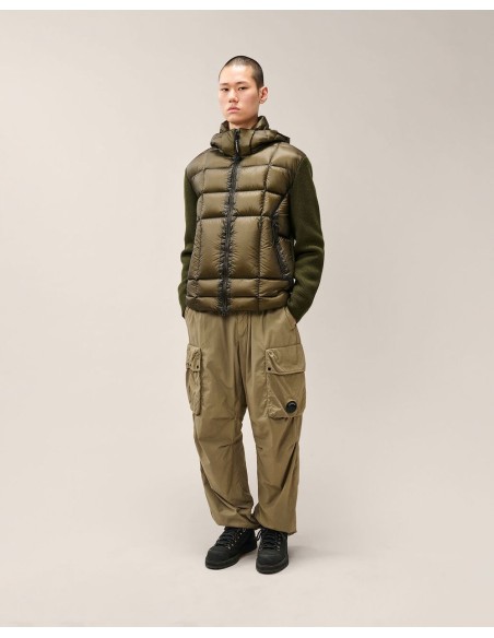 C.P. Company Chaqueta híbrida acolchada con capucha desmontable lana merino verde con gafas en maniuei de lejos
