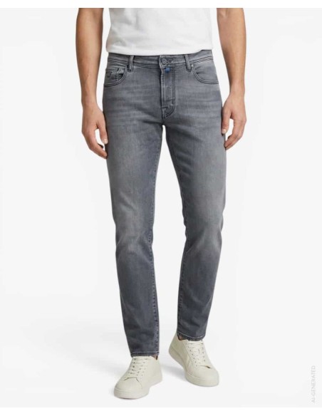 Jacob Cohën Jeans Bard gris etiqueta tartán azul modelo puesto con camiseta gris y zapatillas blancas