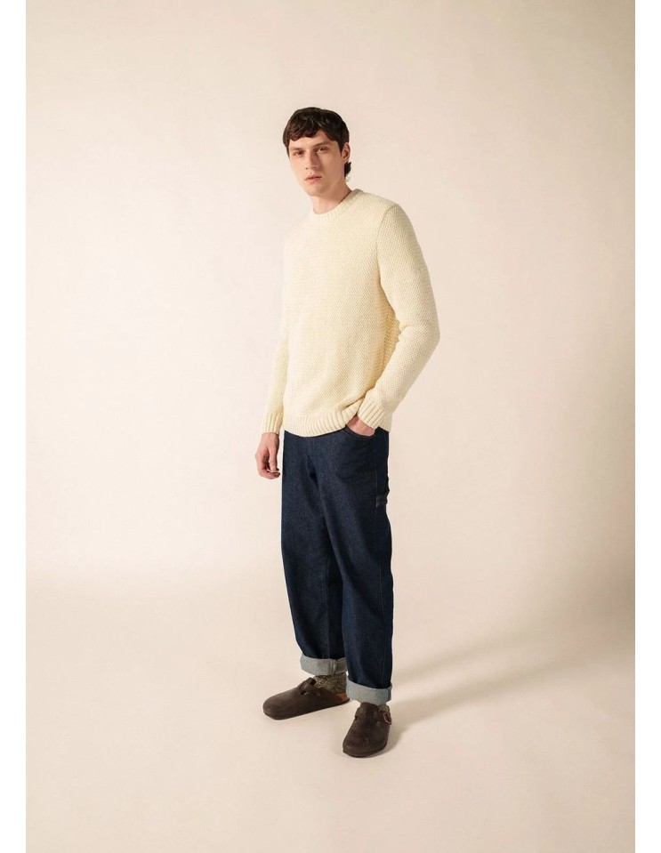 Jersey cullo redondo de punto estructurado modelo Luz – Saint James vista lateral con pantalones anchos