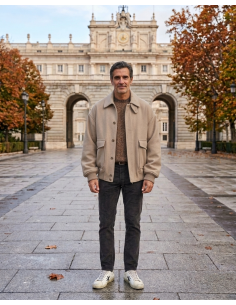 Cazadora bomber Onthebund beige cashmere y lana vista frontal 2