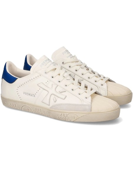 Premiata Steven Pure Edición contraste talonera azul vista dos pies