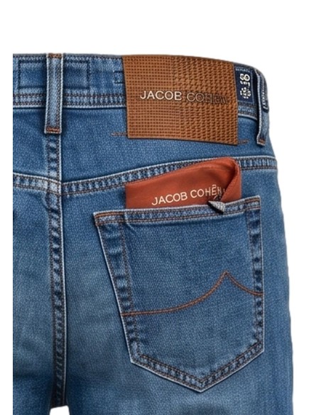 Jeans Jacob Cohën Bard lavado medio etiqueta gales detalle etiqueta