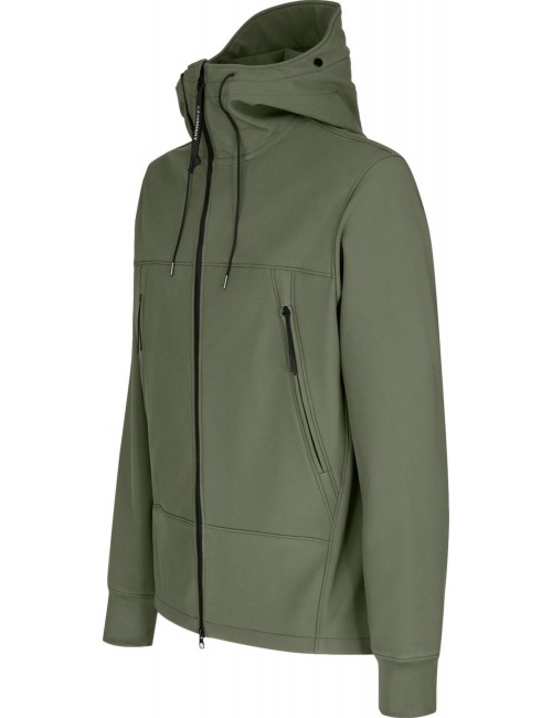 Cazadora soft shell verde salvia CP Company con gafas | Ego Madrid